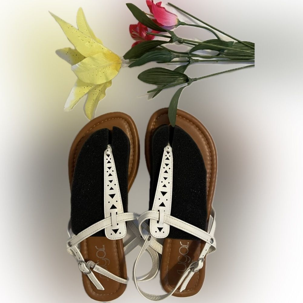 Timeless! Sugar fun sandals! Read description.